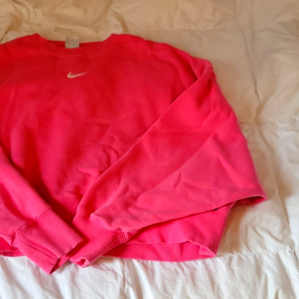 Nike Women's Cropped Vibrant Pink Crew Neck Sweatshirt